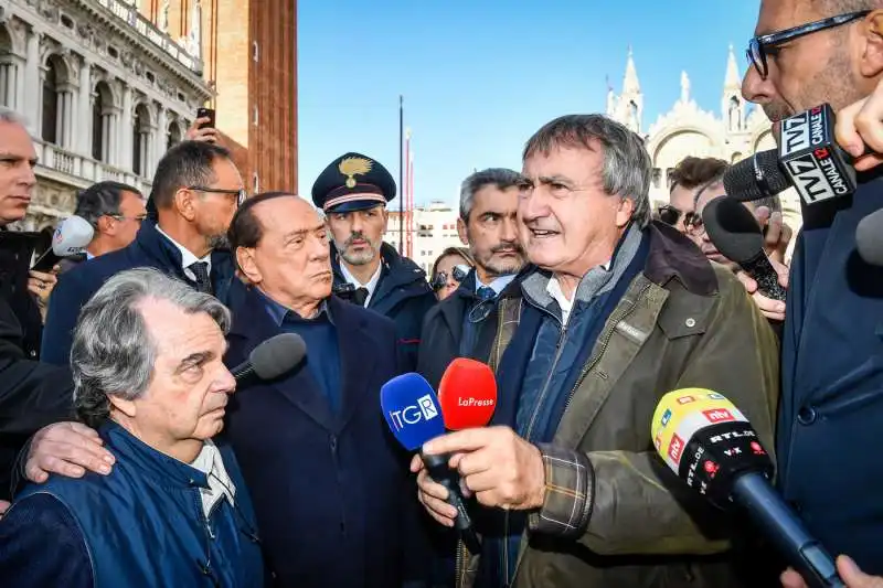 renato brunetta silvio berlusconi e luigi brugnaro a venezia 2