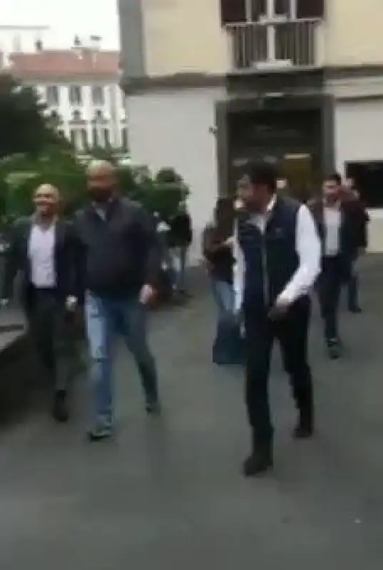 salvini tentata aggressione a napoli