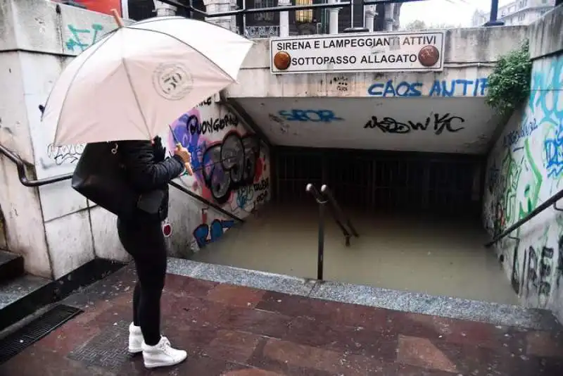 sottopasso allagato a genova