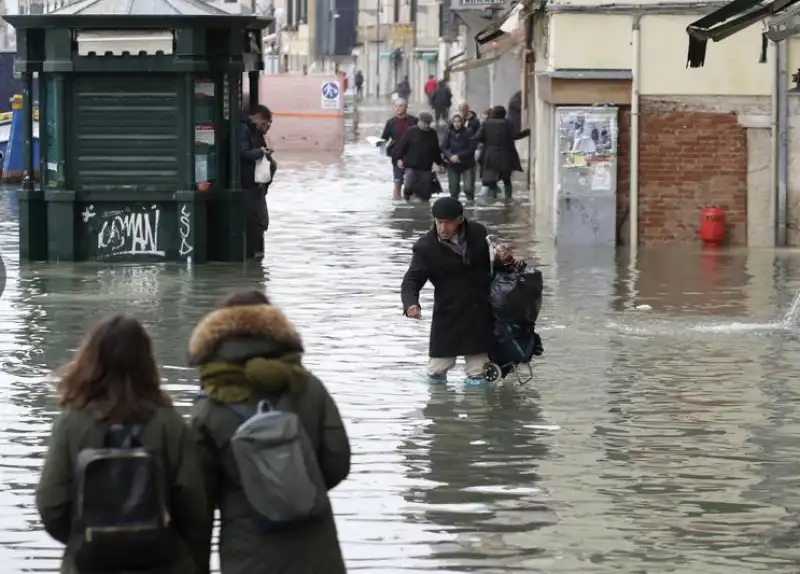 venezia   acqua alta e maltempo 4