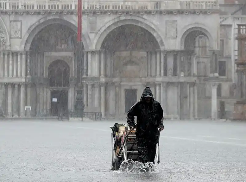 venezia   maltempo e acqua alta