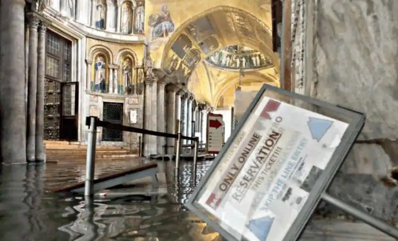 VENEZIA - MALTEMPO E ACQUA ALTA