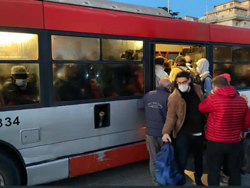 autobus pieni a roma 