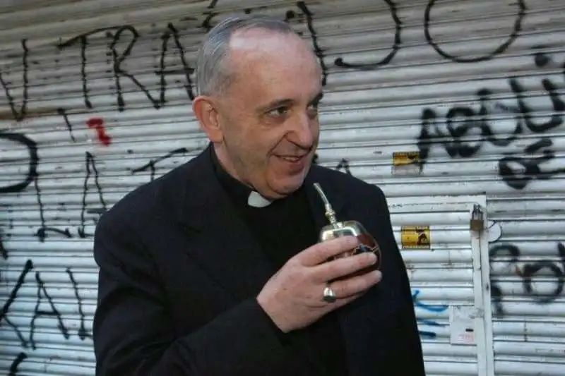 bergoglio beve il mate 6