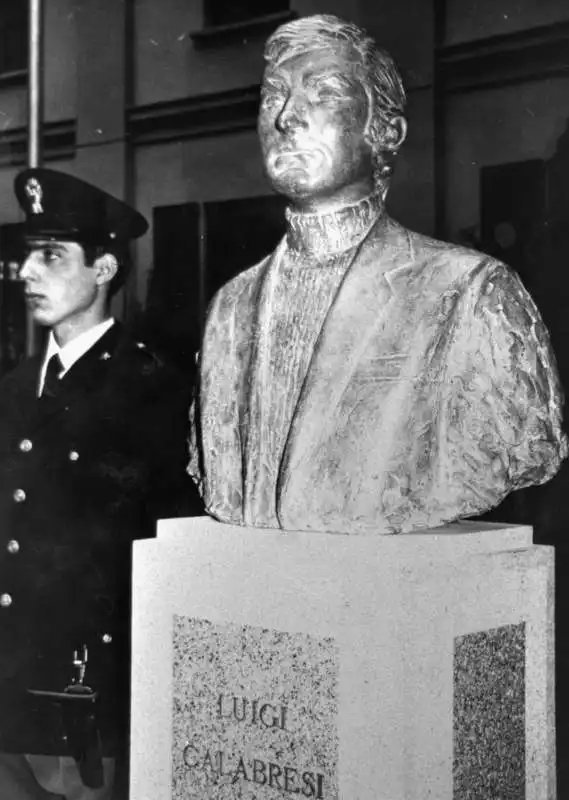 busto dedicato alla memoria di luigi calabresi