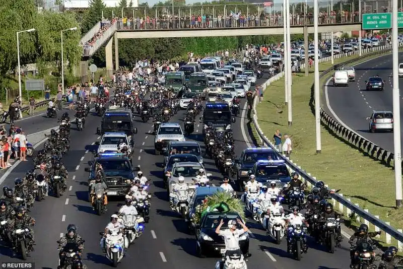 corteo funebre maradona