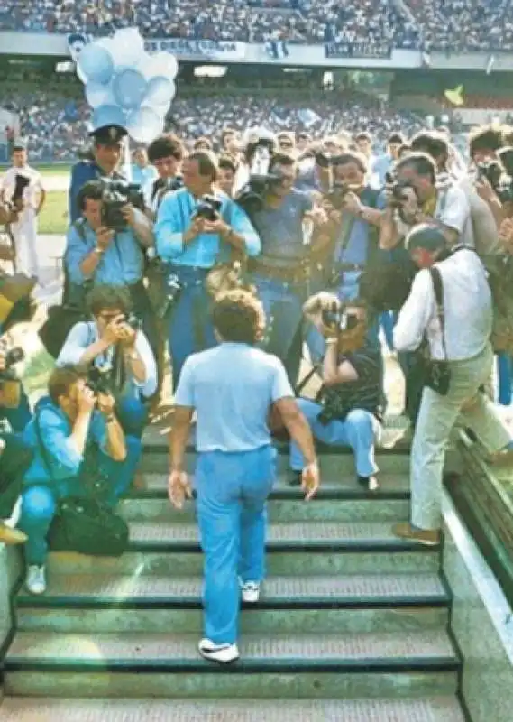 diego armando maradona allo stadio san paolo