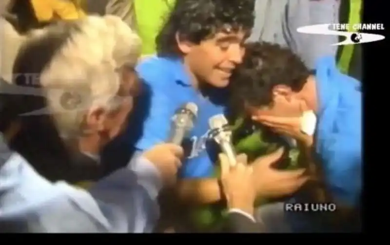 diego armando maradona e ciro ferrara dopo la vittoria della coppa uefa