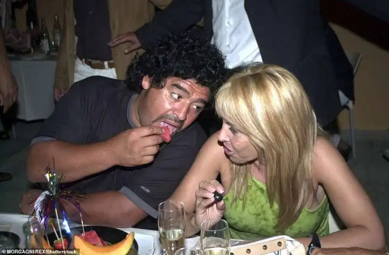 diego armando maradona e la moglie claudia al compleanno di massimo casanova a milano   2003