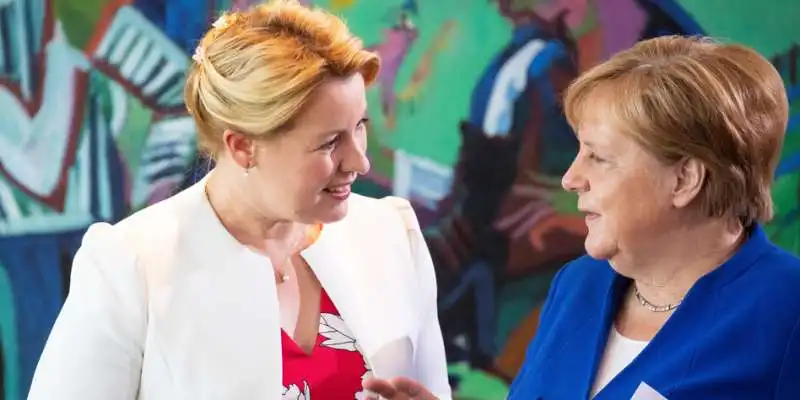 franziska fey e angela merkel 4