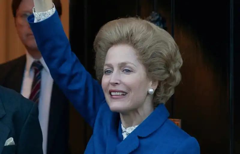 gillian anderson   margaret thatcher in the crown