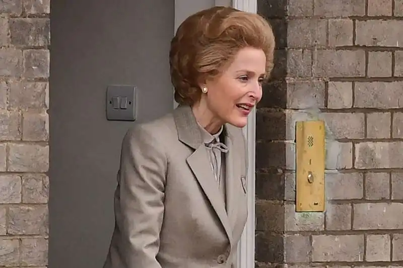 gillian anderson thatcher the crown 