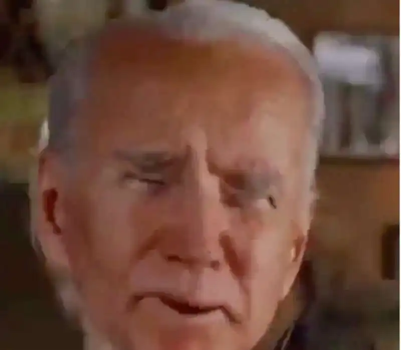 il video di trump che mena biden 1