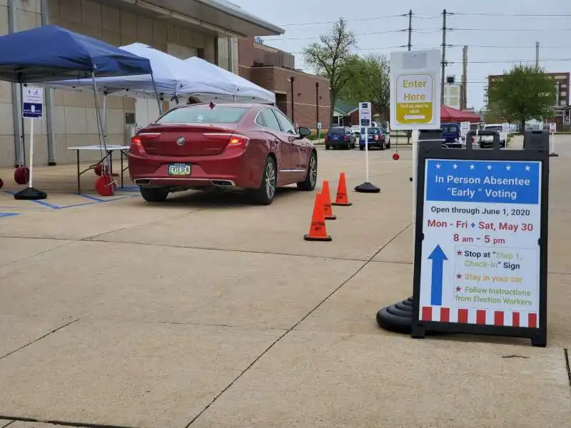 il voto in texas   al drive through