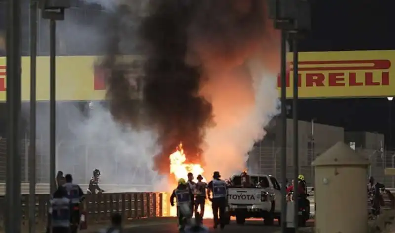 incidente di romain grosjean al gp del bahrein 2