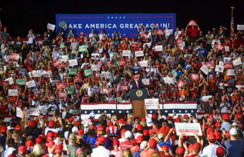 la chiusura della campagna elettorale di trump a miami 49