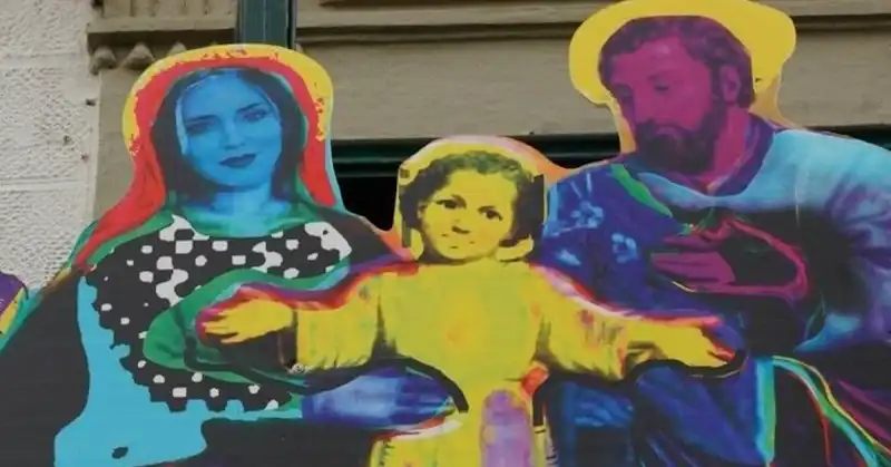 la madonna come chiara ferragni presepe di pontedera 1