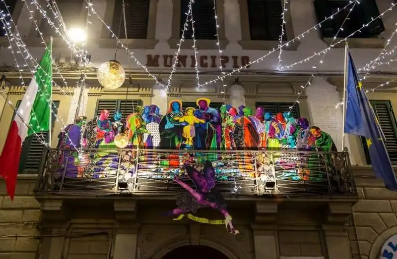 la madonna come chiara ferragni presepe di pontedera 2