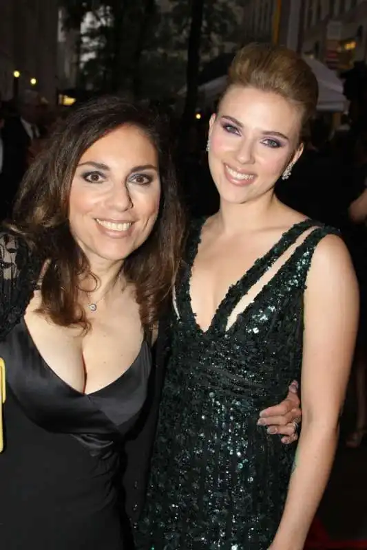 melanie sloan e  scarlett johansson