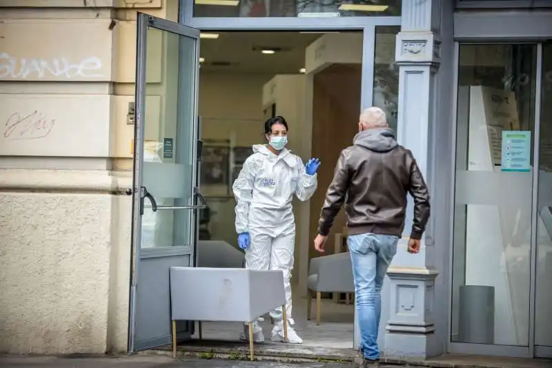 milano, rapina alla filiale di credite agricole di piazza ascoli 2