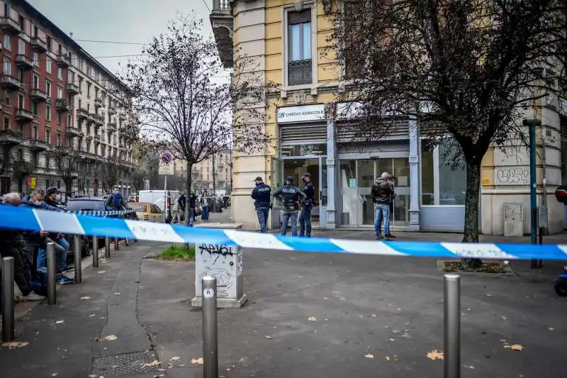 milano, rapina alla filiale di credite agricole di piazza ascoli 9