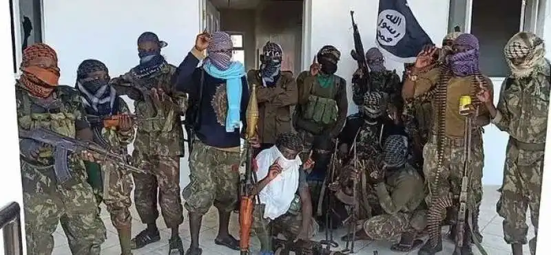 mozambico, 50 persone decapitate e squartate dall isis 11