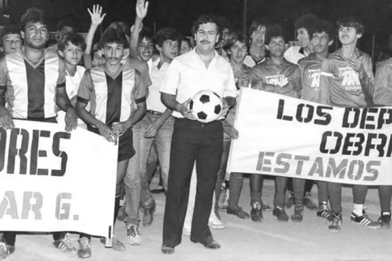 pablo escobar con il pallone