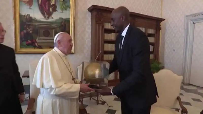 papa francesco  bergoglio incontra giocatori nba