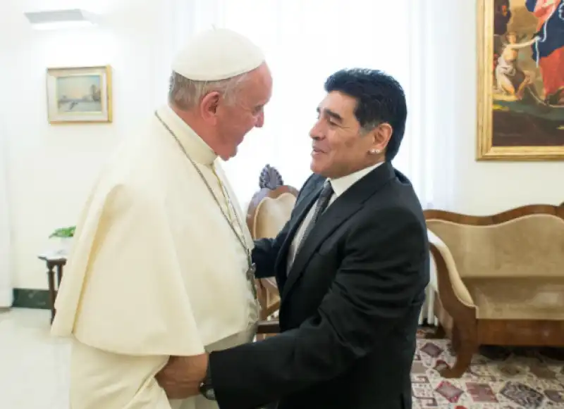 papa francesco maradona