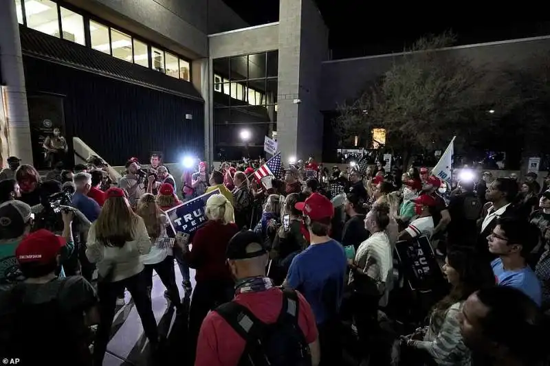 phoenix arizona proteste dei trumpiani