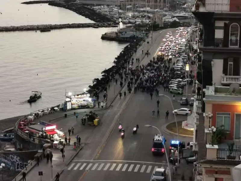 PROTESTE A NAPOLI CONTRO IL LOCKDOWN E VINCENZO DE LUCA