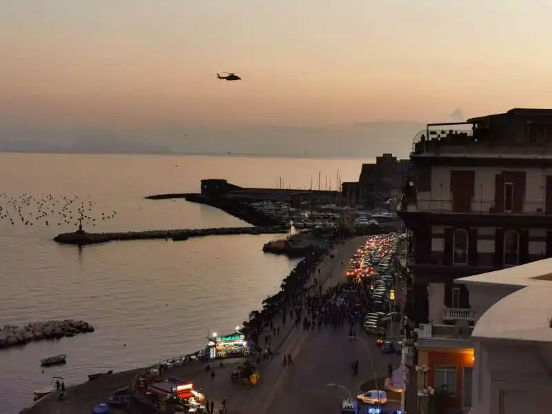 PROTESTE A NAPOLI CONTRO IL LOCKDOWN E VINCENZO DE LUCA