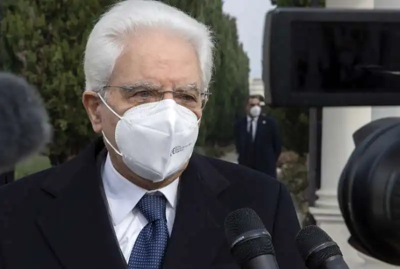 sergio mattarella in visita al cimitero di castegnato 2