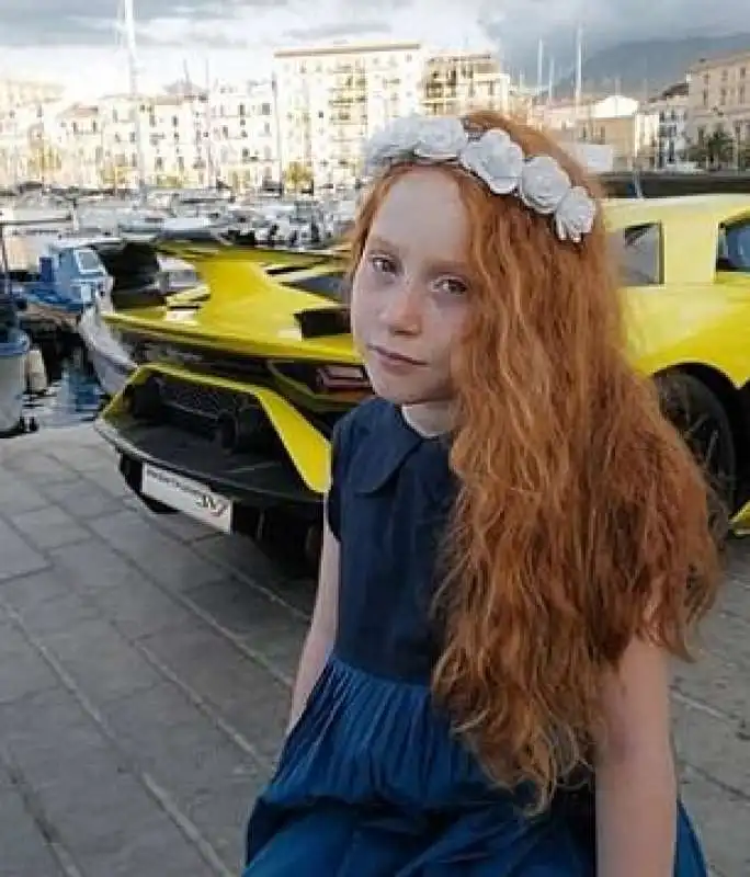 una delle bambine modelle per letizia battaglia e lamborghini 