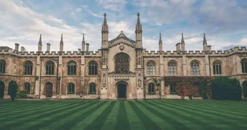 UNIVERSITA' DI CAMBRIDGE