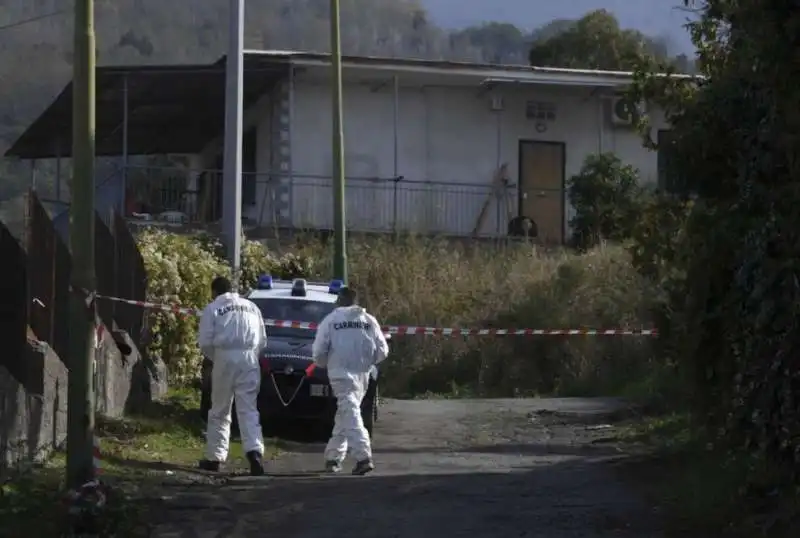 carabinieri davanti alla villetta di vincenzo palumbo a ercolano 2