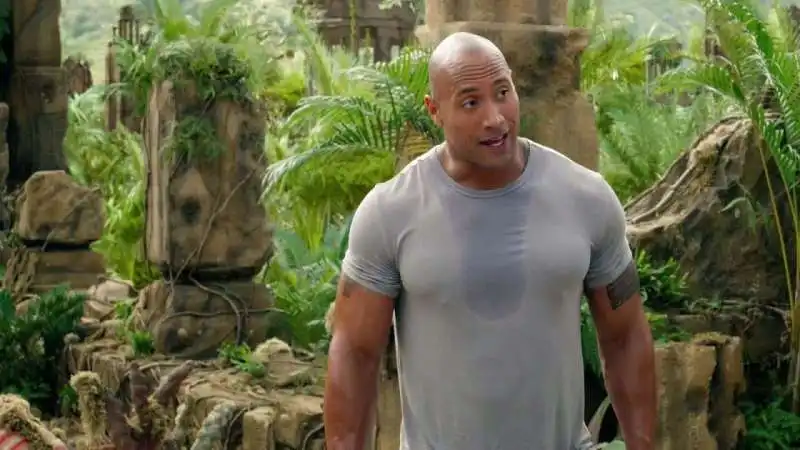 dwayne johnson   viaggio nell’isola misteriosa 