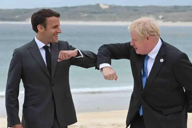 emmanuel macron e boris johnson 8