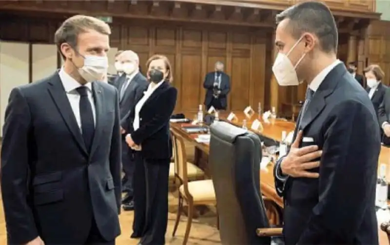 EMMANUEL MACRON E LUIGI DI MAIO