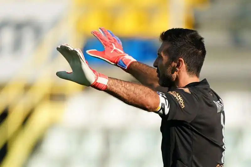 gigi buffon al parma 11