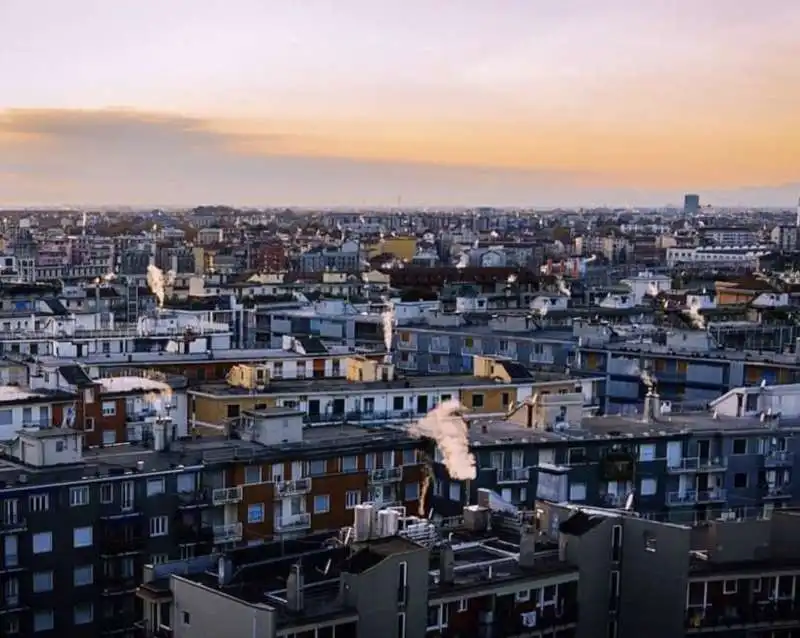 guerrilla climbing   scalate illegali ai grattacieli di milano    7