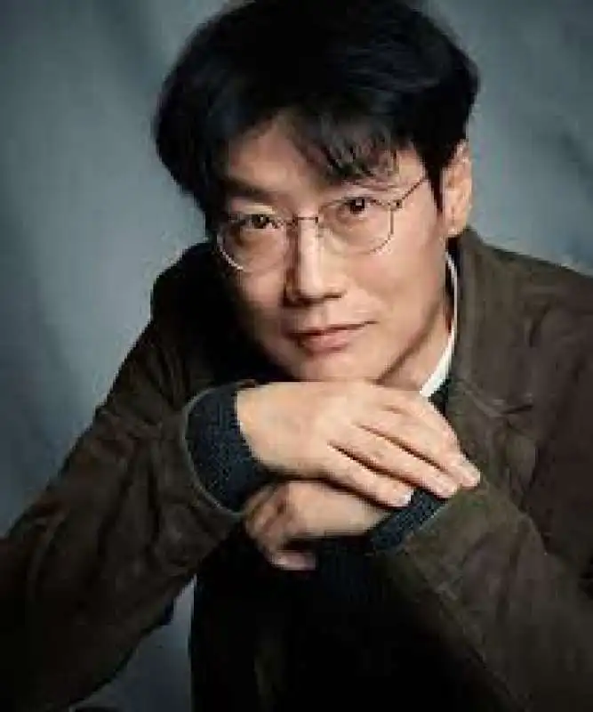 hwang dong hyuk 15