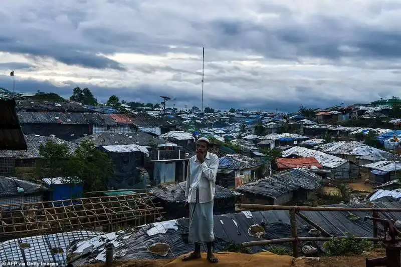 il campo profughi di kutupalong in bangladesh 14