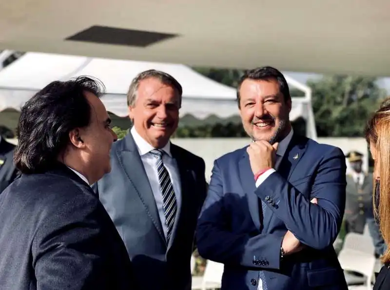 jair bolsonaro con matteo salvini a pistoia