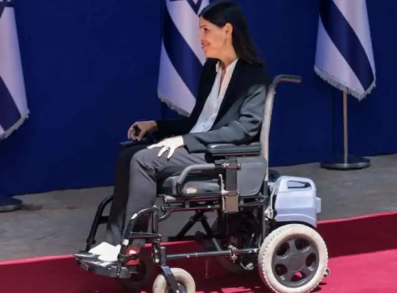 la ministra disabile israeliana karine elharrar 2