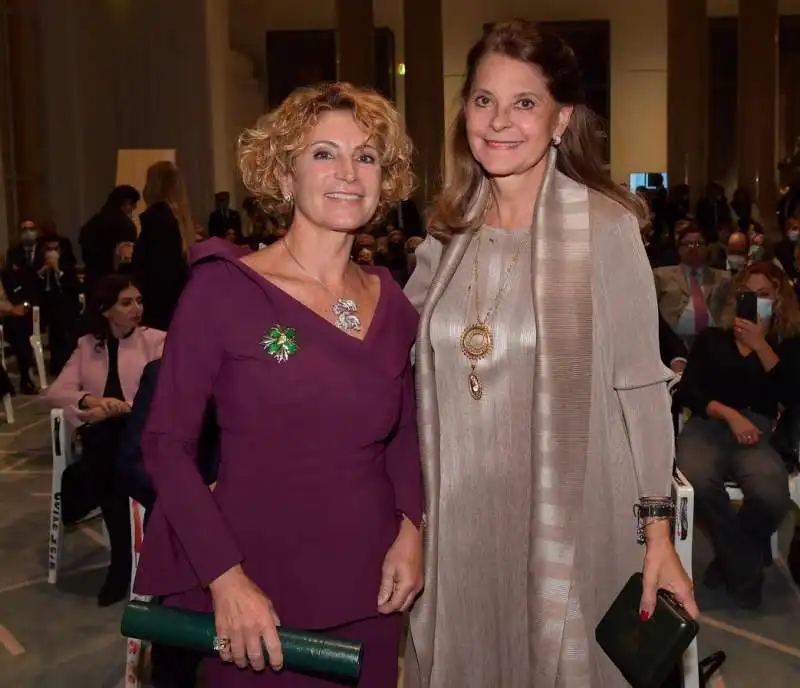 la vice presidente  marta lucia ramirez consegna l onorificenza a antonella cavallari  foto di bacco (2)