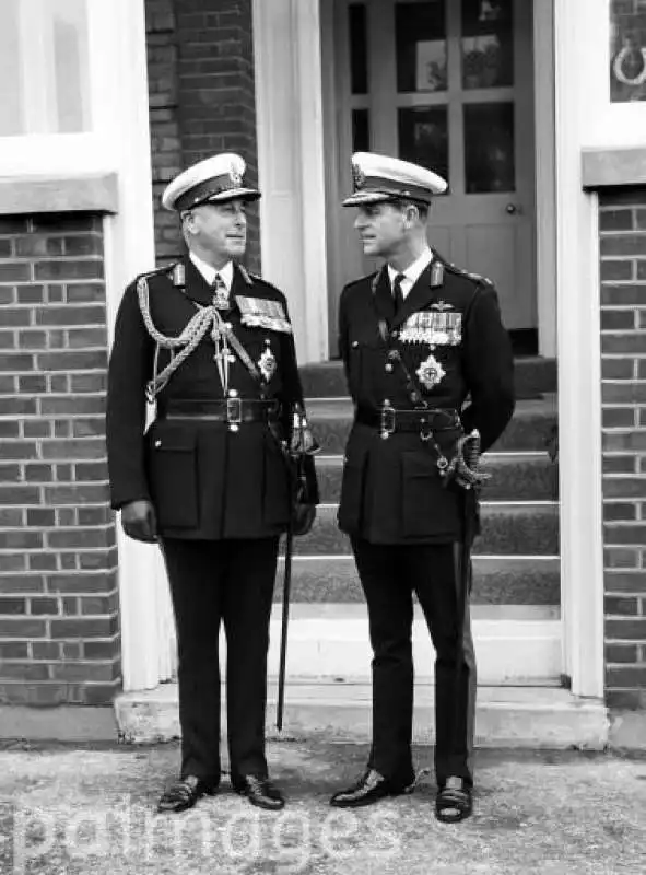 lord louis mountbatten e il principe filippo 2