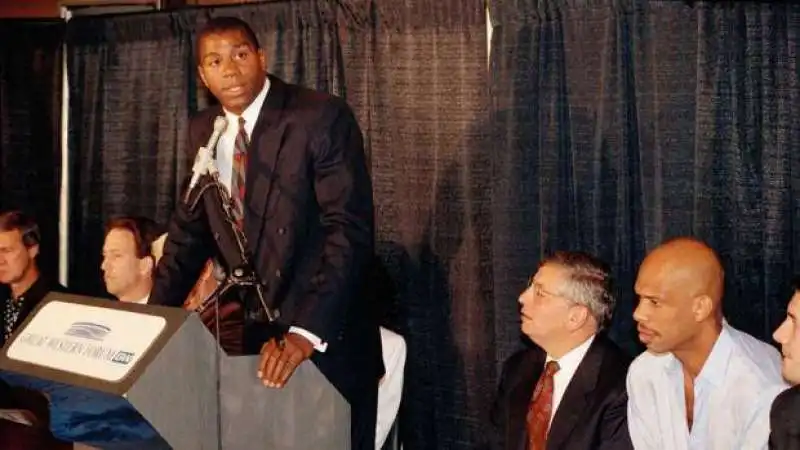 magic johnson annuncia di essere sieropositivo nel 1991 2