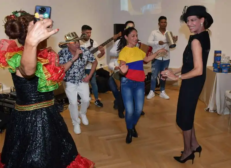 marisela federici balla con i ballerini  foto di bacco