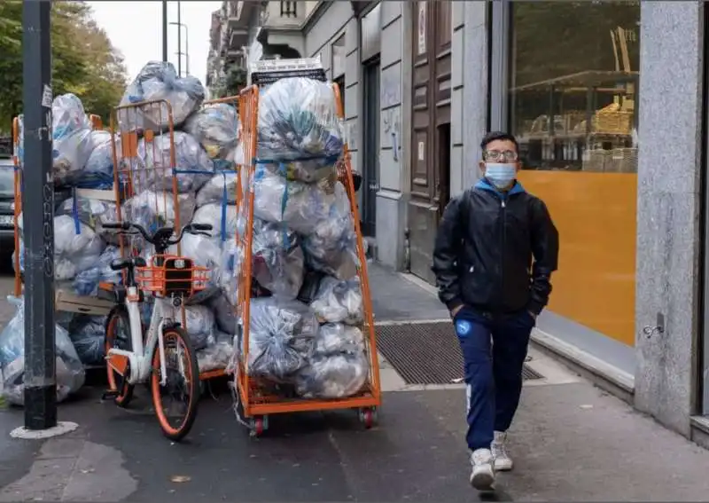 milano   cumuli di rifiuti per strada per lo sciopero dei netturbini   2